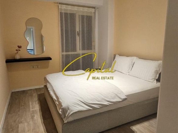 APARTAMENT ME QERA 1+1 ISH STACIONI TRENIT 80.000 LEKE