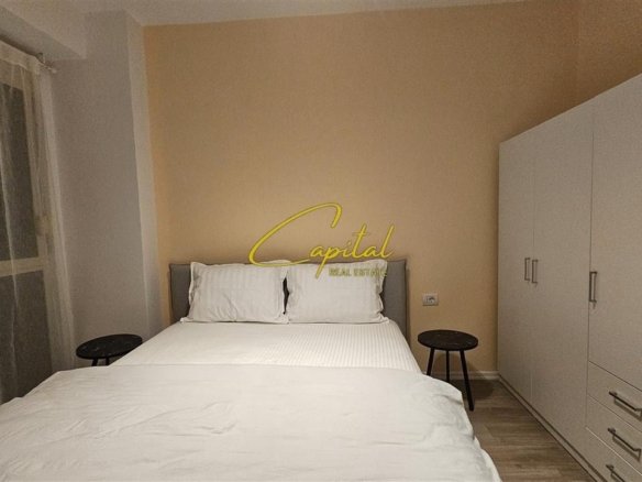 APARTAMENT ME QERA 1+1 ISH STACIONI TRENIT 80.000 LEKE