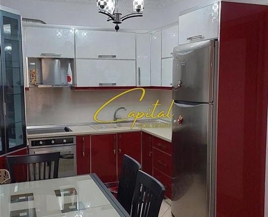 APARTAMENT ME QERA 2+1+2 ISH STACIONI TRENIT 800 EURO