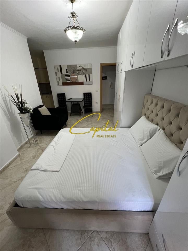 APARTAMENT STUDIO ME QERA 45 M2 RRUGA E BARRIKADAVE 50.000 LEKE