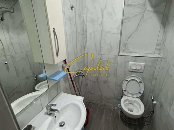 APARTAMENT STUDIO ME QERA 45 M2 RRUGA E BARRIKADAVE 50.000 LEKE
