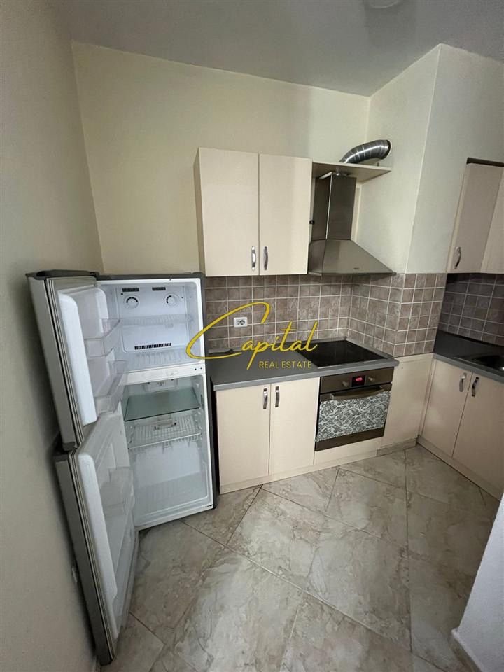 APARTAMENT STUDIO ME QERA 45 M2 RRUGA E BARRIKADAVE 50.000 LEKE