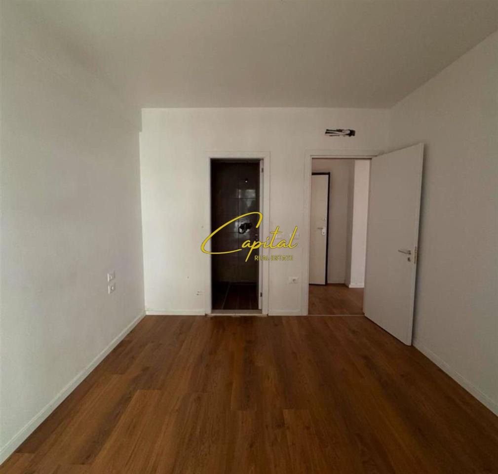 APARTARTAMENT ME QERA 2+1+2 KOMPLEKSI TRIO TOWER 600 EURO