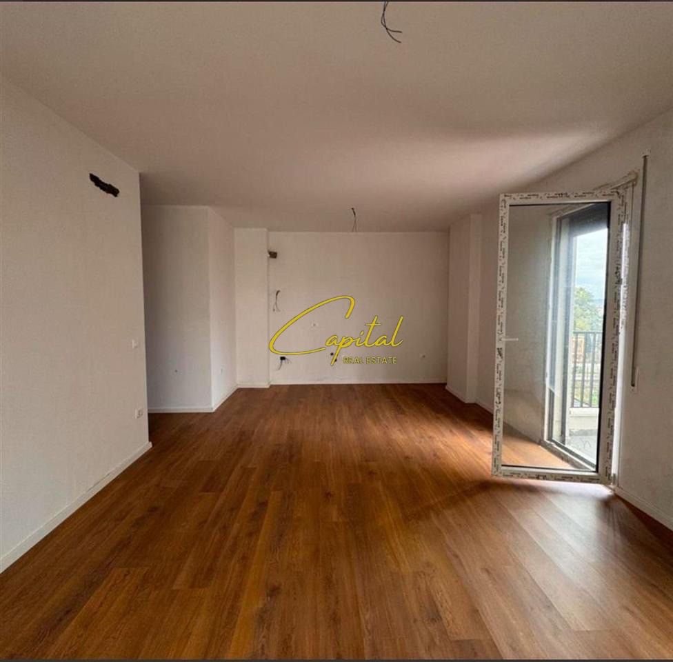 ZYRE ME QERA 105 M2 KOMPLEKSI TRIO TOWER 600 EURO