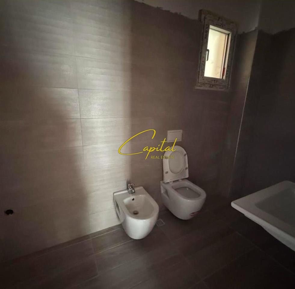 APARTARTAMENT ME QERA 2+1+2 KOMPLEKSI TRIO TOWER 600 EURO