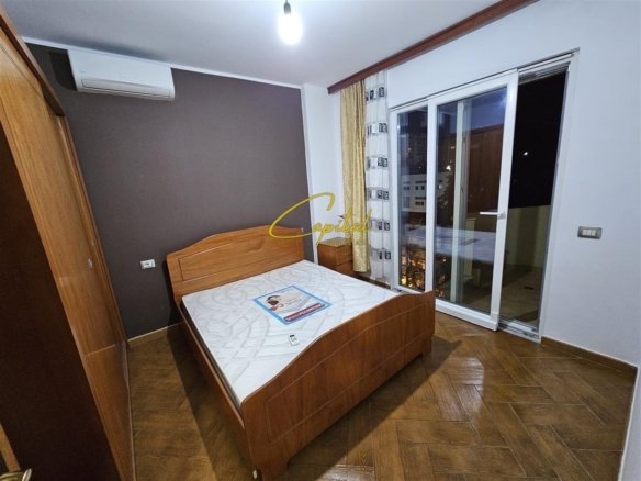 APARTAMENT ME QERA 3+1 RRUGA DRITAN HOXHA 800 EURO