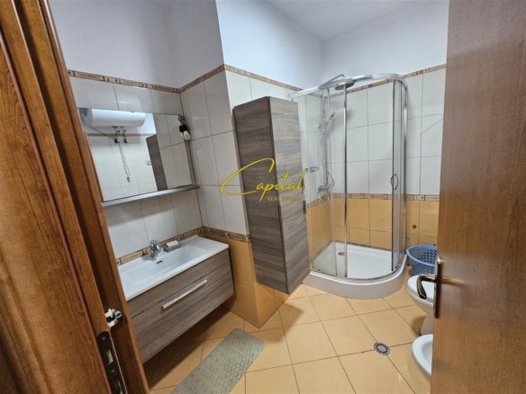 APARTAMENT ME QERA 3+1 RRUGA DRITAN HOXHA 800 EURO