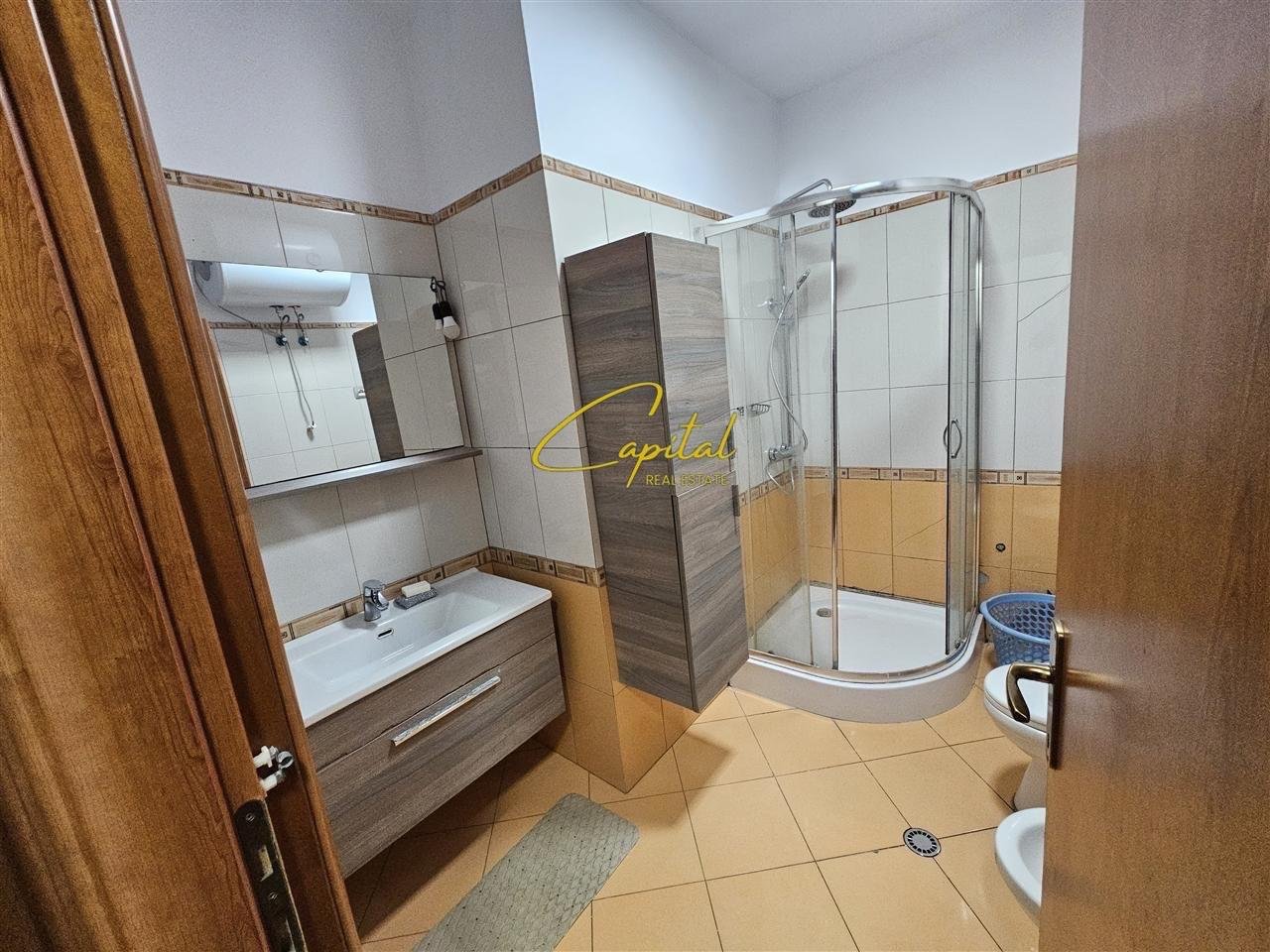APARTAMENT ME QERA 3+1 RRUGA DRITAN HOXHA 800 EURO