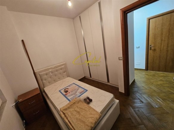 APARTAMENT ME QERA 3+1 RRUGA DRITAN HOXHA 800 EURO