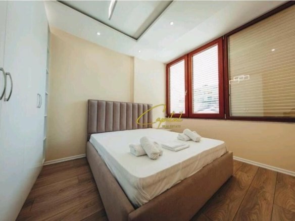 APARTAMENT ME QERA 1+1 MYSLYM SHYRI 650 EURO