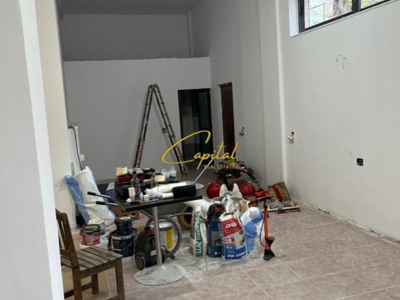 AMBIENT BIZNESI ME QERA 200 M2 KOMUNA E PARISIT 1.500 EURO
