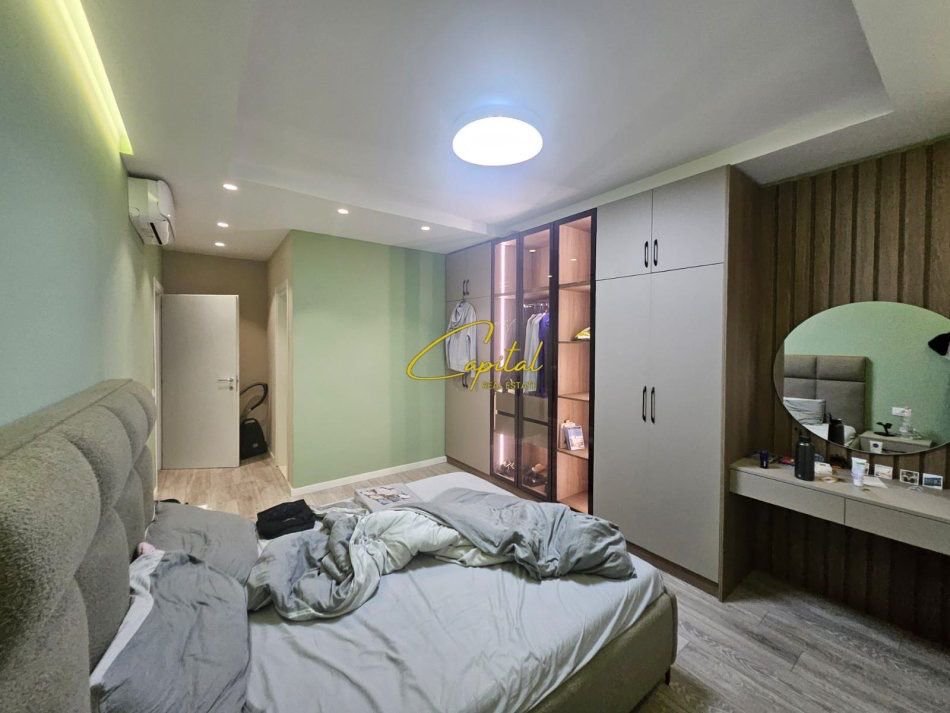 WhatsApp Image 2025-12-02 at 2.26.20 PM (1) APARTAMENT ME QERA 2+1 RRUGA DRITAN HOXHA 700 EURO