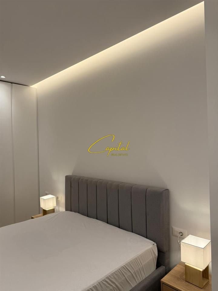 WhatsApp Image 2025-12-04 at 10.10.59 AM (1) APARTAMENT ME QERA 1+1 ZOGU I ZI 75.000 LEKE