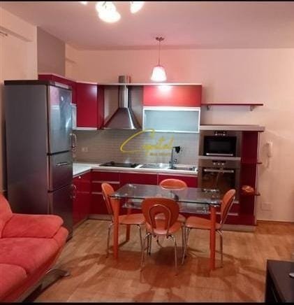 APARTAMENT ME QERA 1+1 21 DHJETORI 600 EURO