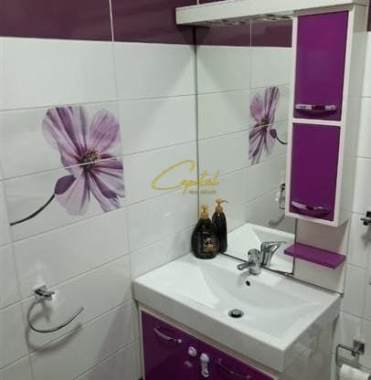 APARTAMENT ME QERA 1+1 21 DHJETORI 600 EURO