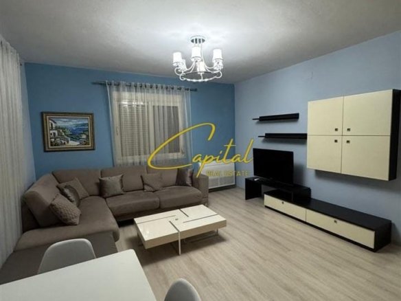 APARTAMENT ME QERA 2+1 ISH STACIONI TRENIT 60.000 LEKE