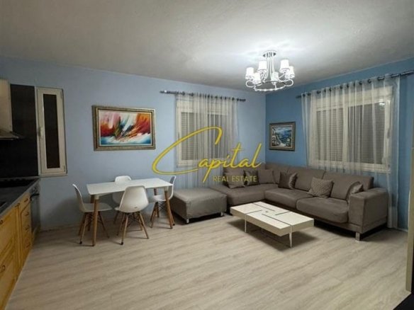 APARTAMENT ME QERA 2+1 ISH STACIONI TRENIT 60.000 LEKE