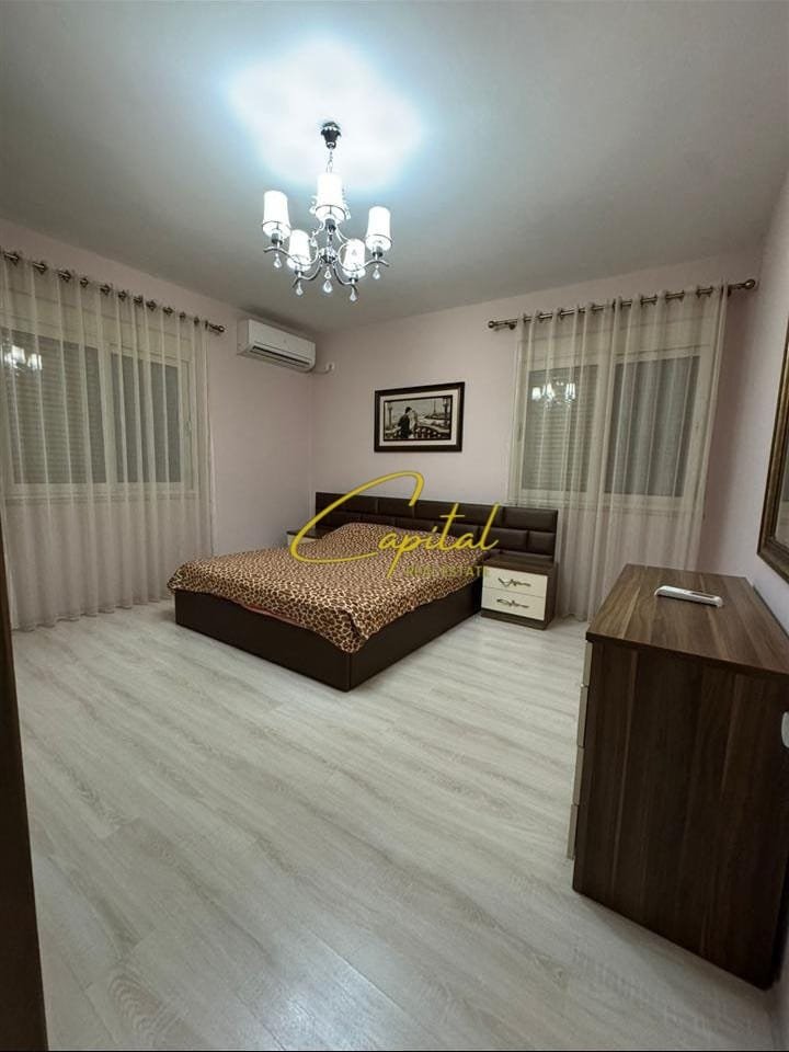 APARTAMENT ME QERA 2+1 ISH STACIONI TRENIT 60.000 LEKE