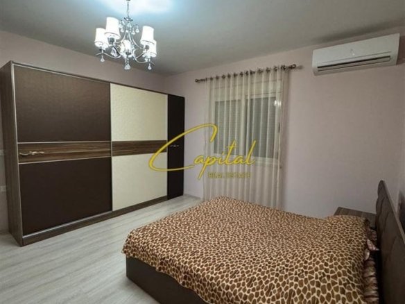 APARTAMENT ME QERA 2+1 ISH STACIONI TRENIT 60.000 LEKE