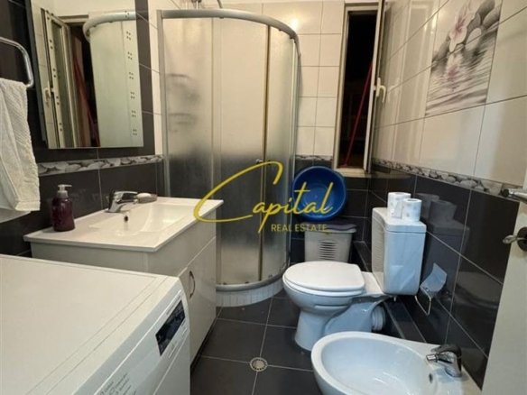 APARTAMENT ME QERA 2+1 ISH STACIONI TRENIT 60.000 LEKE
