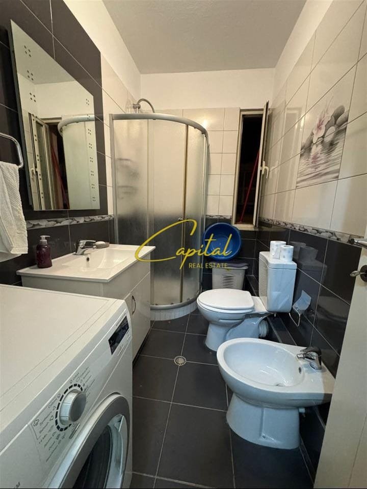 APARTAMENT ME QERA 2+1 ISH STACIONI TRENIT 60.000 LEKE