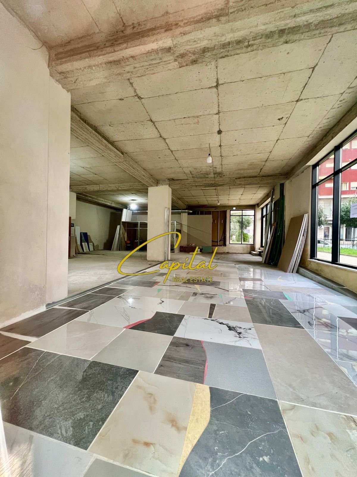 AMBIENT BIZNESI ME QERA 210 M2 BRRYLI 180.000 LEKE