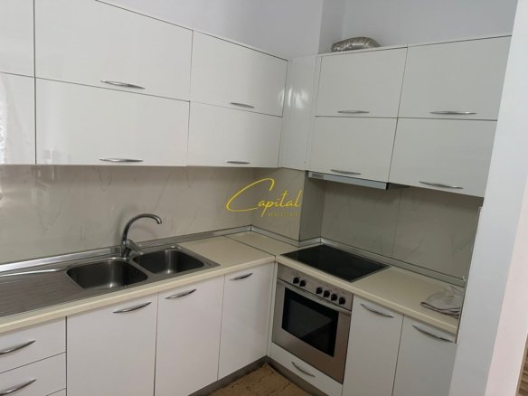 APARTAMENT ME QERA 1+1 KOMPLEKSI GOLDEN PARKU 50.000 LEKE