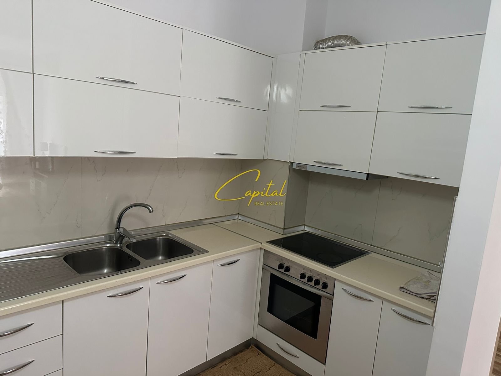 APARTAMENT ME QERA 1+1 KOMPLEKSI GOLDEN PARKU 50.000 LEKE