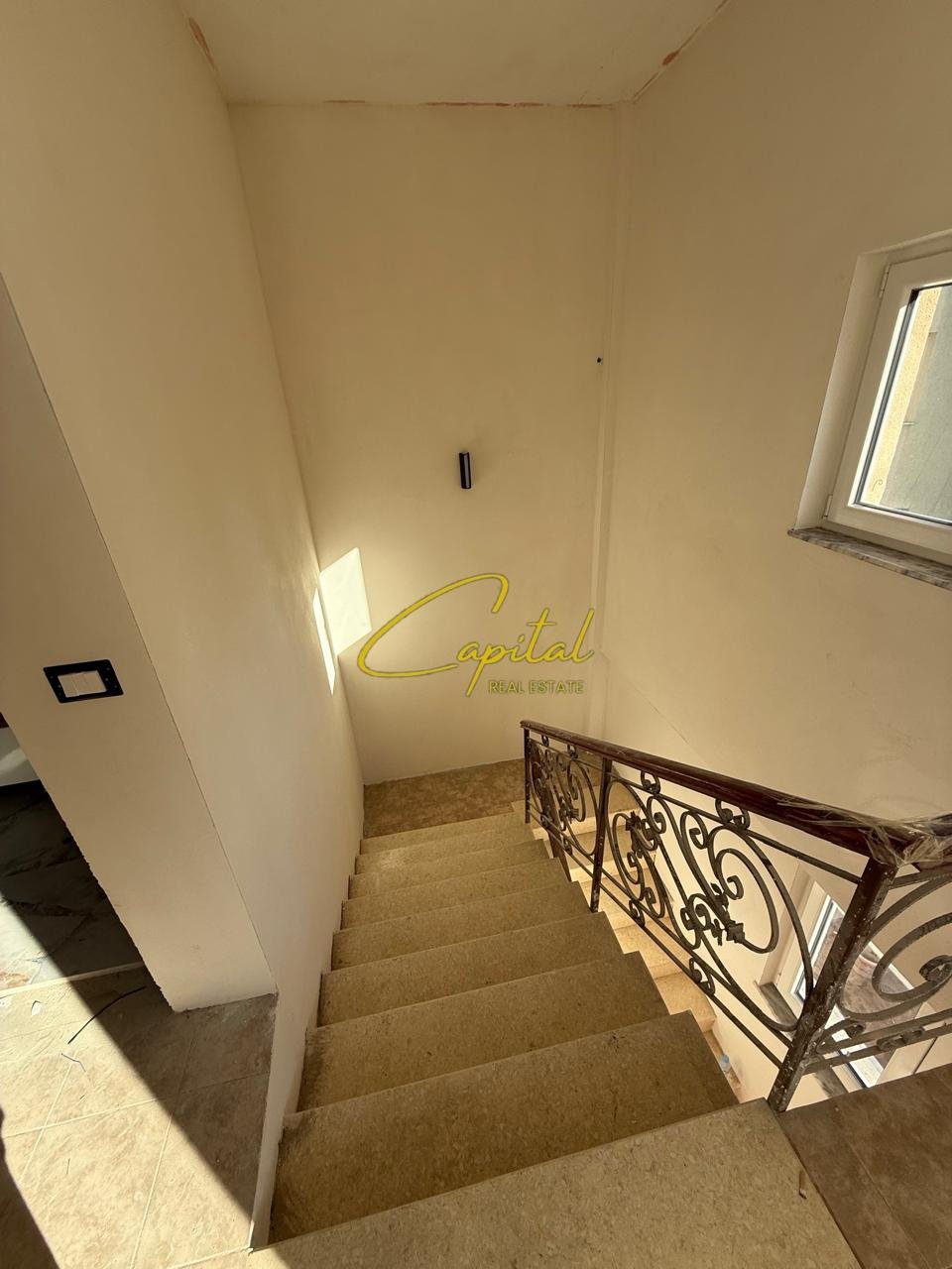 VILE PRIVATE ME QERA 340 M2 21 DHJETORI 200.000 LEKE