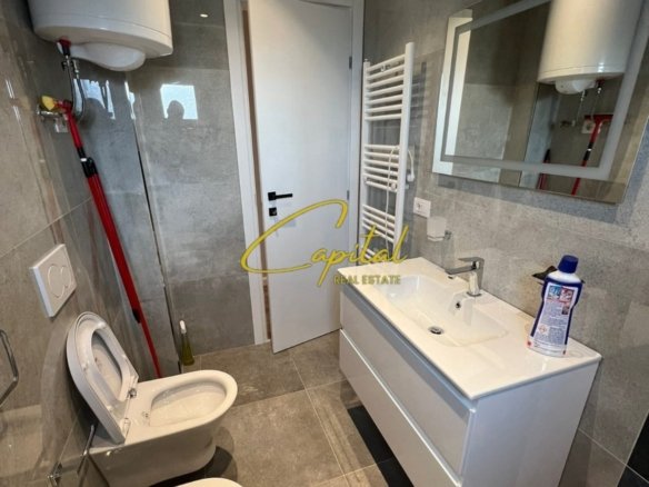 APARTAMENT ME QERA 2+1 ISH FUSHA AVIACIONIT 700 EURO