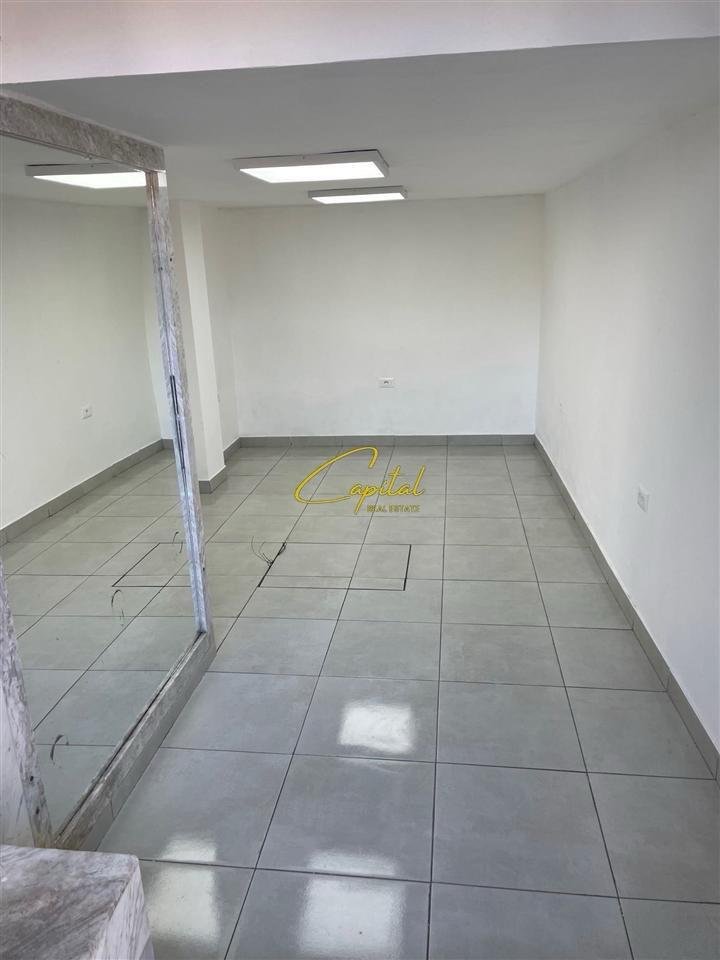 ZYRE ME QERA 90 M2 PAZARI I RI 80.000 LEKE