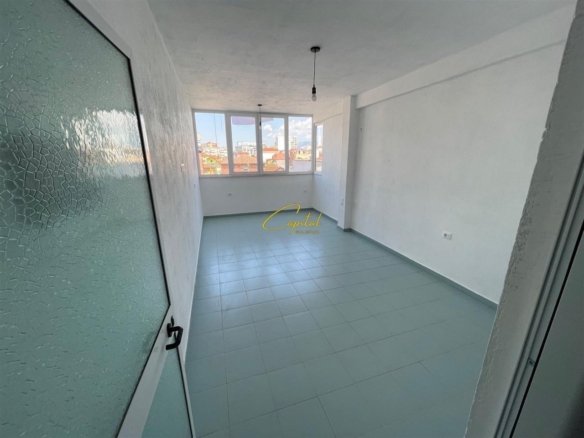 ZYRE ME QERA 90 M2 PAZARI I RI 80.000 LEKE