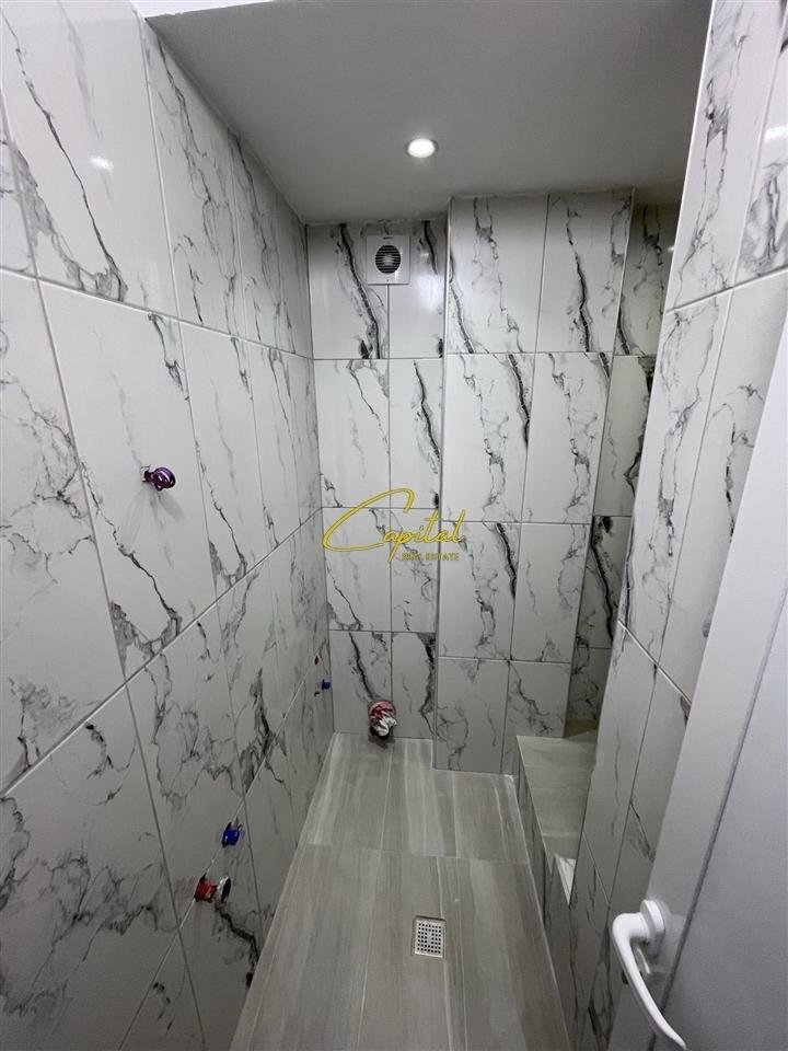 ZYRE ME QERA 90 M2 PAZARI I RI 80.000 LEKE