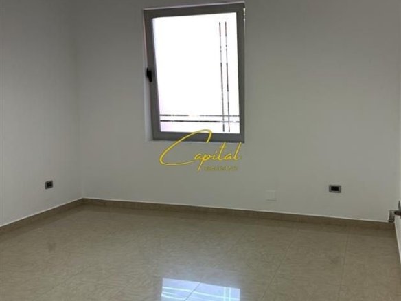AMBIENT BIZNESI ME QERA 100 M2 ISH BLLOKU 1000 EURO