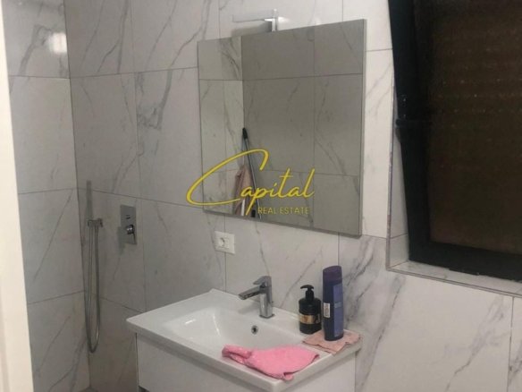 ZYRE ME QERA 120 M2 RRUGA E DIBRES 750 EURO