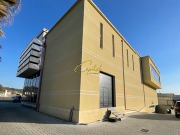 AMBIENT BIZNESI NE SHITJE 1800 M2 AUTOSTRADA TR-DR 2.500.000 EURO