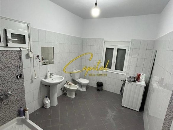 VILE PRIVATE ME QERA 500 M2 VORE 500 EURO