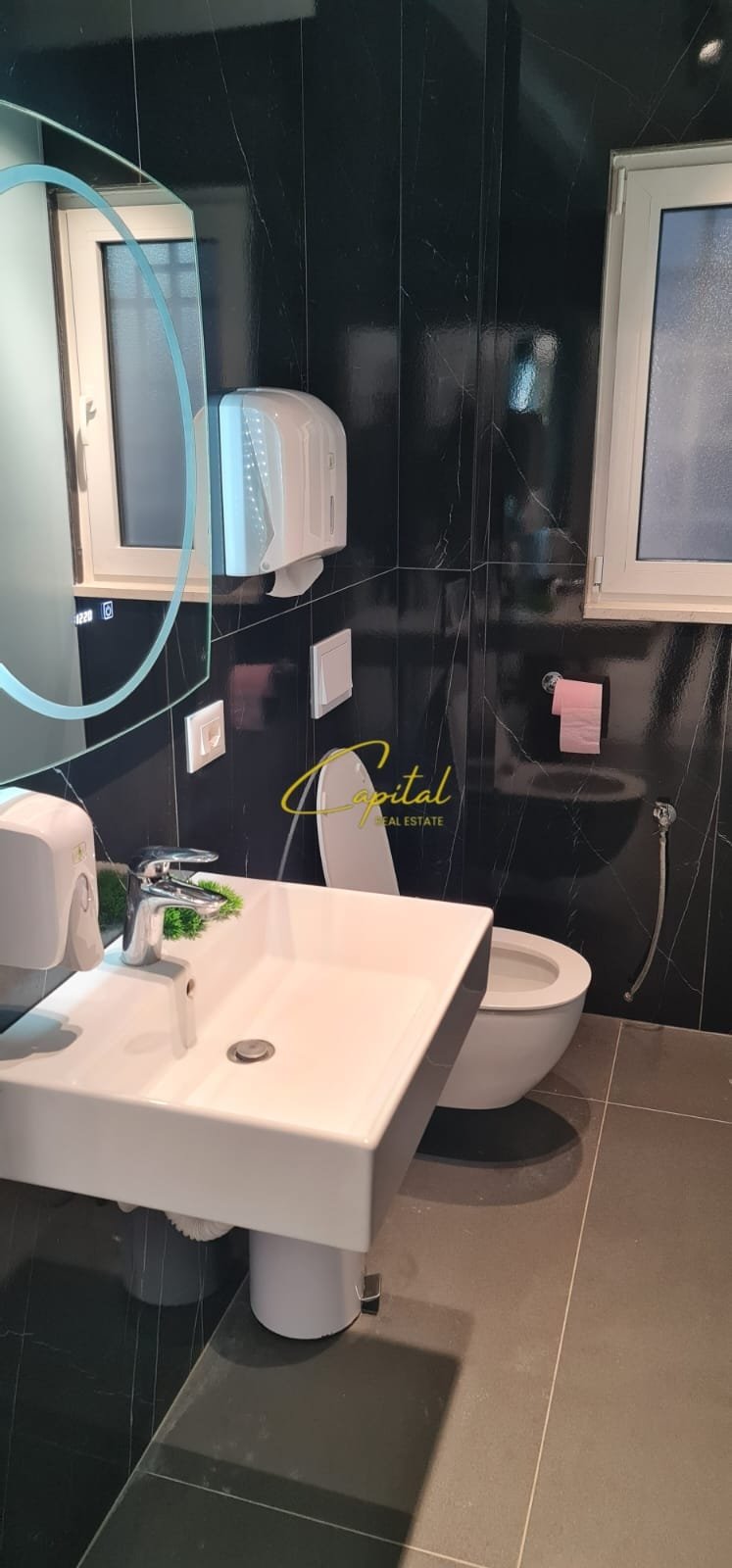 KLINIKE ESTETIKE ME QERA 70 M2 QENDER 2.500 EURO