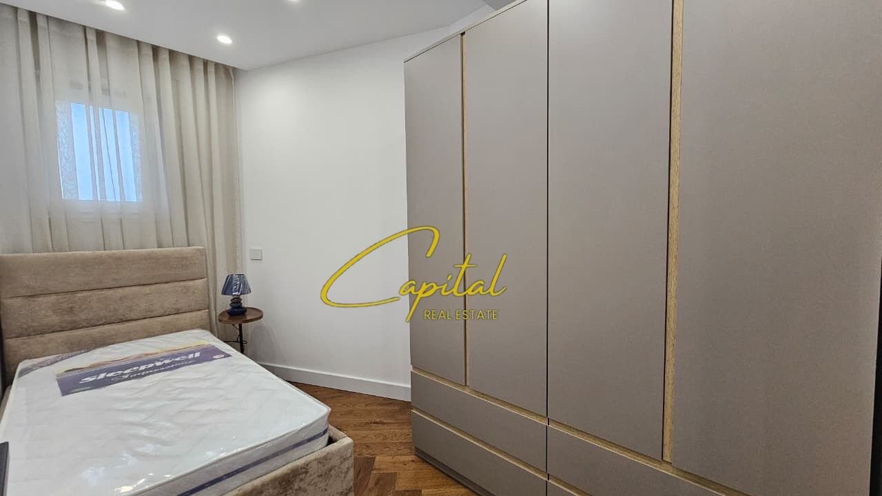 APARTAMENT ME QERA 2+1 QENDER 1.400 EURO
