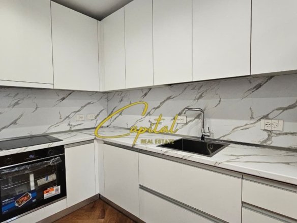 APARTAMENT ME QERA 2+1 QENDER 1.400 EURO