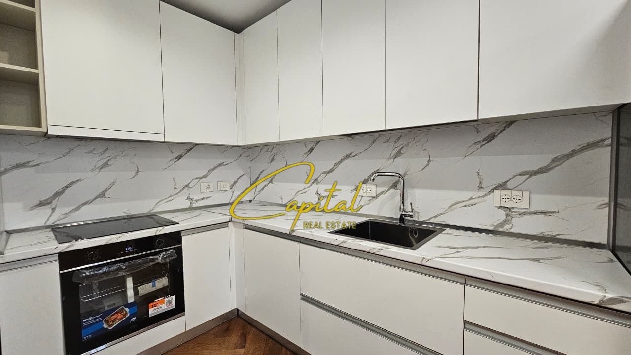 APARTAMENT ME QERA 2+1 QENDER 1.400 EURO
