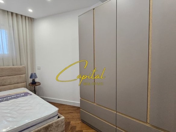APARTAMENT ME QERA 2+1 QENDER 1.400 EURO