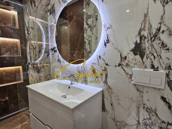 APARTAMENT ME QERA 2+1 QENDER 1.400 EURO