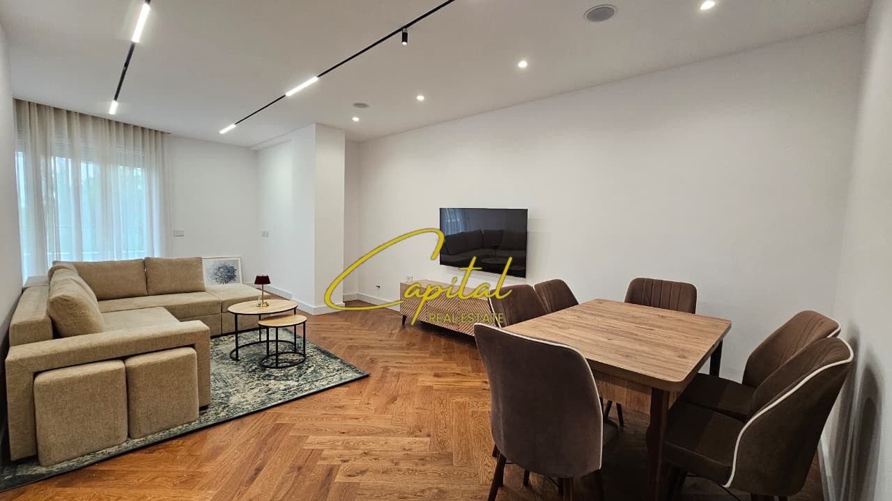 APARTAMENT ME QERA 2+1 QENDER 1.400 EURO