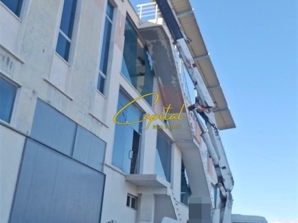 MAGAZINE ME QERA 800 M2 AUTOSTRADA TR-DR 2.400 EURO