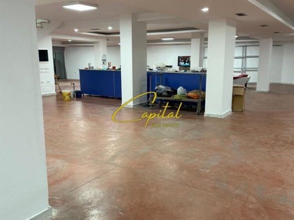 AMBIENT BIZNESI ME QERA 450 M2 RRUGA JORDAN MISJA 2.800 EURO