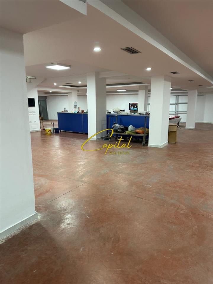 AMBIENT BIZNESI ME QERA 450 M2 RRUGA JORDAN MISJA 2.800 EURO