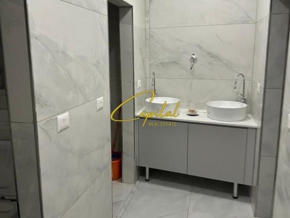 AMBIENT BIZNESI ME QERA 450 M2 RRUGA JORDAN MISJA 2.800 EURO