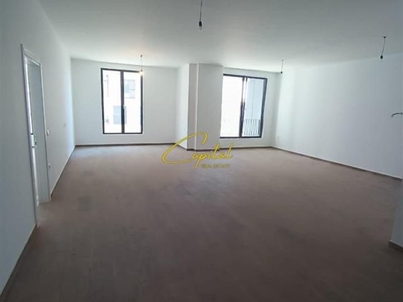 ZYRE ME QERA 140 M2 XHAMLLIKU 95.000 LEKE