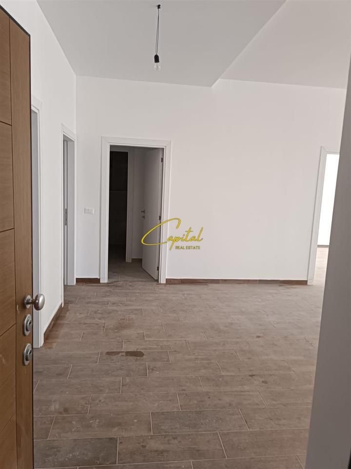 WhatsApp Image 2025-12-17 at 2.25.28 PM (1) ZYRE ME QERA 140 M2 XHAMLLIKU 95.000 LEKE